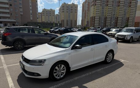 Volkswagen Jetta VI, 2013 год, 890 000 рублей, 1 фотография
