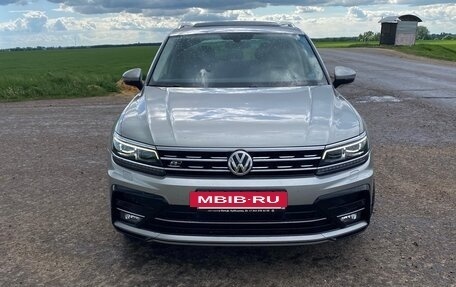 Volkswagen Tiguan II, 2018 год, 2 650 000 рублей, 2 фотография