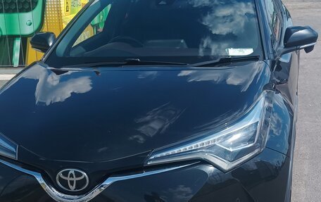 Toyota C-HR I рестайлинг, 2017 год, 2 100 000 рублей, 3 фотография