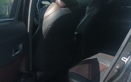 Toyota C-HR I рестайлинг, 2017 год, 2 100 000 рублей, 12 фотография