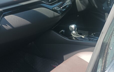 Toyota C-HR I рестайлинг, 2017 год, 2 100 000 рублей, 13 фотография