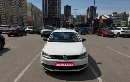 Volkswagen Jetta VI, 2013 год, 890 000 рублей, 2 фотография
