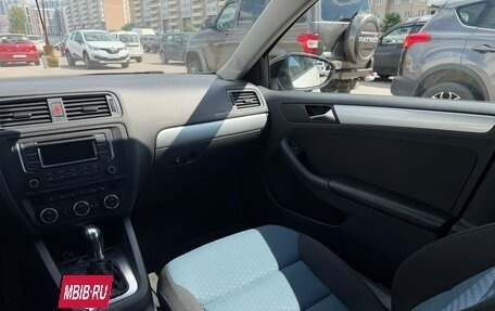 Volkswagen Jetta VI, 2013 год, 890 000 рублей, 10 фотография
