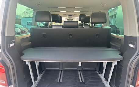 Volkswagen Multivan T6 рестайлинг, 2022 год, 4 800 000 рублей, 4 фотография