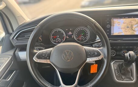 Volkswagen Multivan T6 рестайлинг, 2022 год, 4 800 000 рублей, 5 фотография