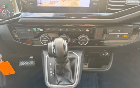 Volkswagen Multivan T6 рестайлинг, 2022 год, 4 800 000 рублей, 11 фотография