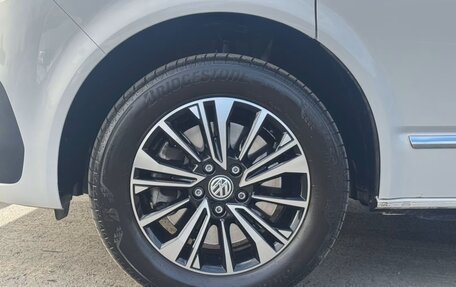 Volkswagen Multivan T6 рестайлинг, 2022 год, 4 800 000 рублей, 14 фотография