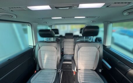 Volkswagen Multivan T6 рестайлинг, 2022 год, 4 800 000 рублей, 10 фотография