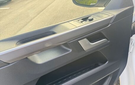 Volkswagen Multivan T6 рестайлинг, 2022 год, 4 800 000 рублей, 12 фотография