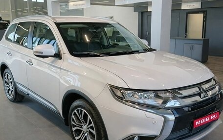 Mitsubishi Outlander III рестайлинг 3, 2017 год, 2 199 000 рублей, 1 фотография