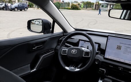 Toyota RAV4, 2025 год, 4 100 000 рублей, 7 фотография