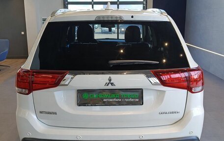 Mitsubishi Outlander III рестайлинг 3, 2017 год, 2 199 000 рублей, 5 фотография