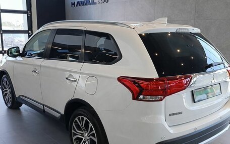Mitsubishi Outlander III рестайлинг 3, 2017 год, 2 199 000 рублей, 6 фотография