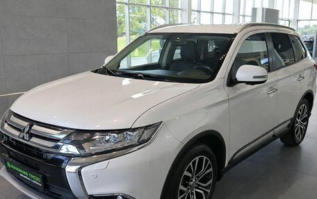 Mitsubishi Outlander III рестайлинг 3, 2017 год, 2 199 000 рублей, 3 фотография