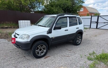Chevrolet Niva I рестайлинг, 2018 год, 750 000 рублей, 1 фотография