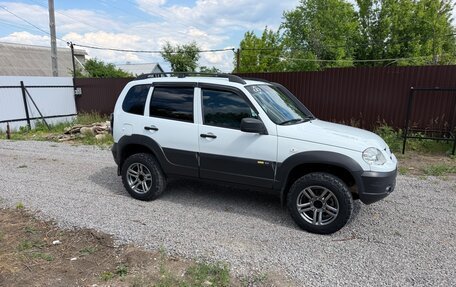 Chevrolet Niva I рестайлинг, 2018 год, 750 000 рублей, 4 фотография