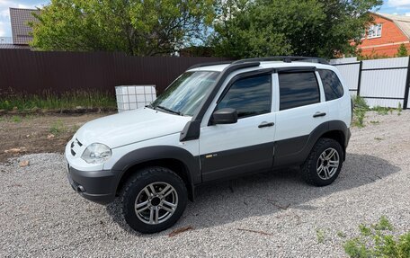 Chevrolet Niva I рестайлинг, 2018 год, 750 000 рублей, 5 фотография