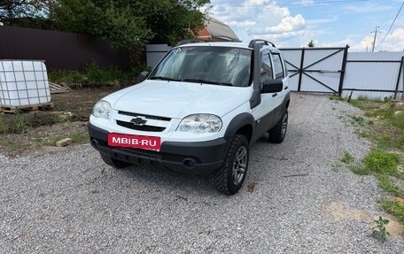 Chevrolet Niva I рестайлинг, 2018 год, 750 000 рублей, 2 фотография