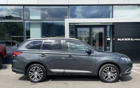 Mitsubishi Outlander III рестайлинг 3, 2018 год, 2 112 000 рублей, 4 фотография