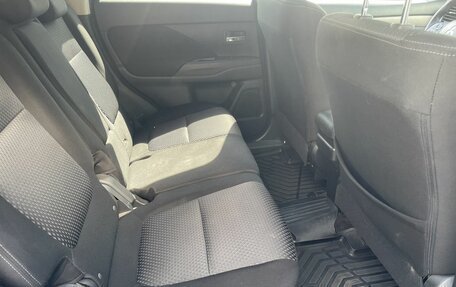 Mitsubishi Outlander III рестайлинг 3, 2018 год, 2 112 000 рублей, 11 фотография