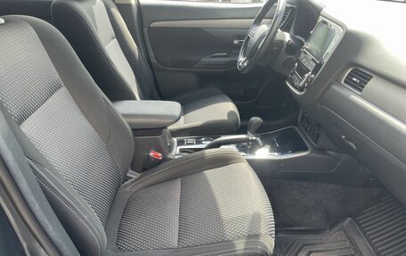 Mitsubishi Outlander III рестайлинг 3, 2018 год, 2 112 000 рублей, 9 фотография