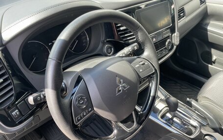 Mitsubishi Outlander III рестайлинг 3, 2018 год, 2 112 000 рублей, 14 фотография