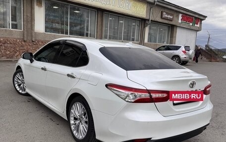 Toyota Camry, 2018 год, 2 500 000 рублей, 4 фотография