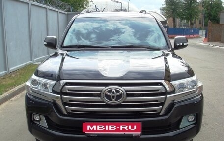 Toyota Land Cruiser 200, 2017 год, 5 500 000 рублей, 2 фотография