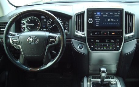Toyota Land Cruiser 200, 2017 год, 5 500 000 рублей, 17 фотография