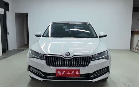 Skoda Superb III рестайлинг, 2022 год, 1 907 811 рублей, 2 фотография