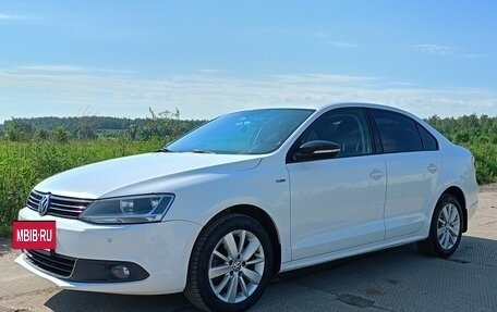 Volkswagen Jetta VI, 2013 год, 815 000 рублей, 2 фотография