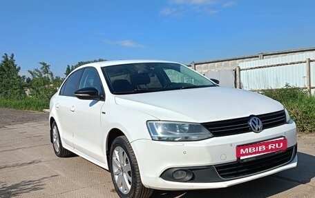 Volkswagen Jetta VI, 2013 год, 815 000 рублей, 3 фотография