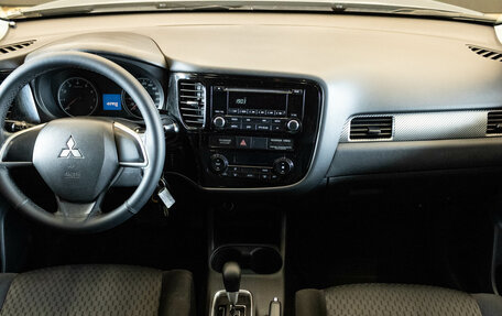 Mitsubishi Outlander III рестайлинг 3, 2013 год, 1 299 000 рублей, 5 фотография