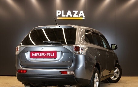 Mitsubishi Outlander III рестайлинг 3, 2013 год, 1 299 000 рублей, 4 фотография