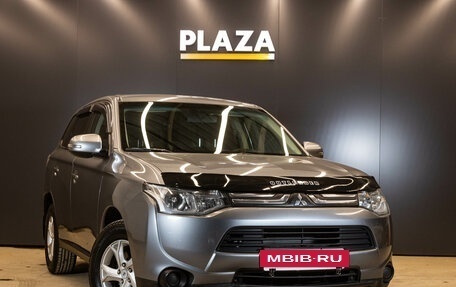 Mitsubishi Outlander III рестайлинг 3, 2013 год, 1 299 000 рублей, 2 фотография