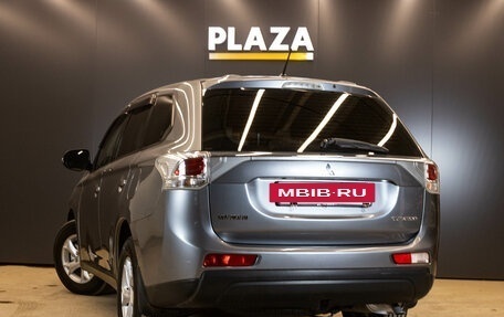 Mitsubishi Outlander III рестайлинг 3, 2013 год, 1 299 000 рублей, 3 фотография