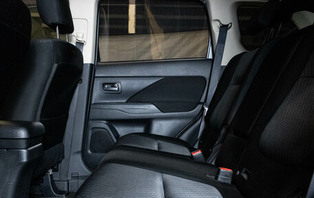 Mitsubishi Outlander III рестайлинг 3, 2013 год, 1 299 000 рублей, 10 фотография