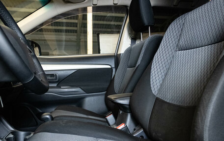 Mitsubishi Outlander III рестайлинг 3, 2013 год, 1 299 000 рублей, 9 фотография