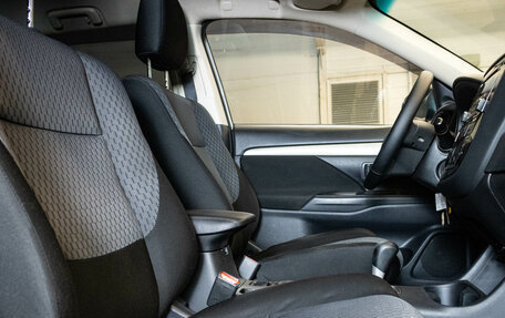Mitsubishi Outlander III рестайлинг 3, 2013 год, 1 299 000 рублей, 12 фотография
