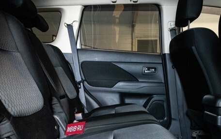 Mitsubishi Outlander III рестайлинг 3, 2013 год, 1 299 000 рублей, 11 фотография