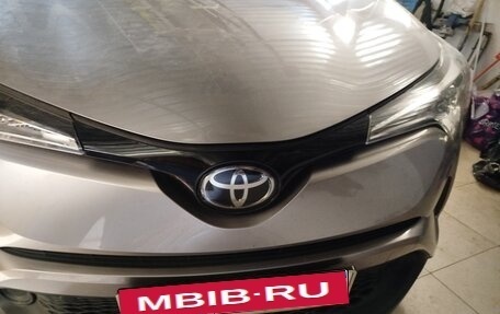 Toyota C-HR I рестайлинг, 2019 год, 1 700 000 рублей, 1 фотография