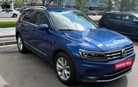 Volkswagen Tiguan II, 2018 год, 2 600 000 рублей, 3 фотография