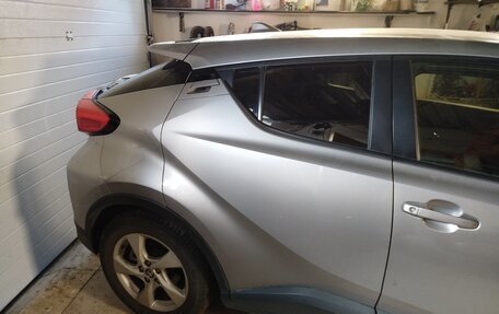 Toyota C-HR I рестайлинг, 2019 год, 1 700 000 рублей, 2 фотография