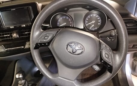 Toyota C-HR I рестайлинг, 2019 год, 1 700 000 рублей, 14 фотография