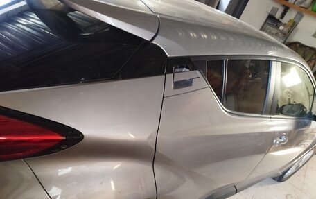 Toyota C-HR I рестайлинг, 2019 год, 1 700 000 рублей, 6 фотография