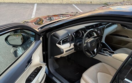 Toyota Camry, 2018 год, 3 070 000 рублей, 10 фотография