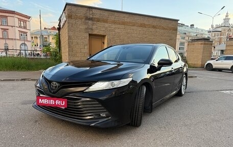 Toyota Camry, 2018 год, 3 070 000 рублей, 2 фотография