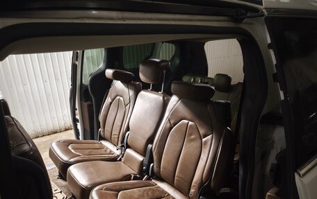 Chrysler Pacifica (RU), 2018 год, 3 600 000 рублей, 4 фотография
