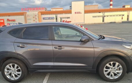 Hyundai Tucson III, 2019 год, 2 200 000 рублей, 2 фотография