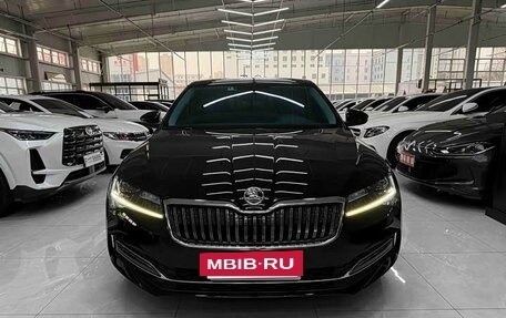 Skoda Superb III рестайлинг, 2022 год, 2 074 082 рублей, 2 фотография